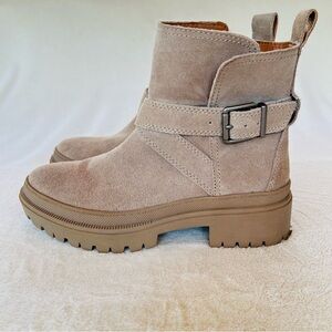 LUCKY BRAND Elyton Suede Zip Buckle Crossover Chunky Lug Sole Boots SIZE 8